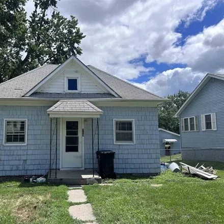 Buy this 2 bed house on 706 S Webster St in Ottumwa, Iowa