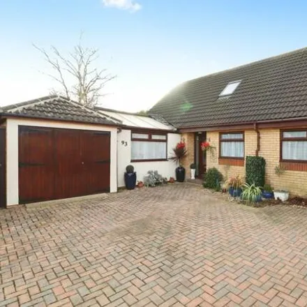 Buy this 4 bed house on St Marys Drive in Hatfield, DN7 4DU