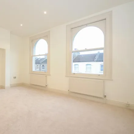 Image 4 - Hannell Road, London, SW6 7RA, United Kingdom - House for rent