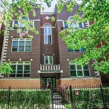 Rent this 4 bed apartment on 3731 North Magnolia Avenue in Chicago, IL 60613