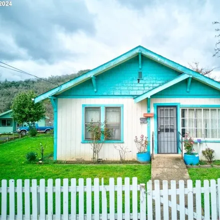 Buy this 2 bed house on Southeast Haynes Avenue in Roseburg, OR 97470