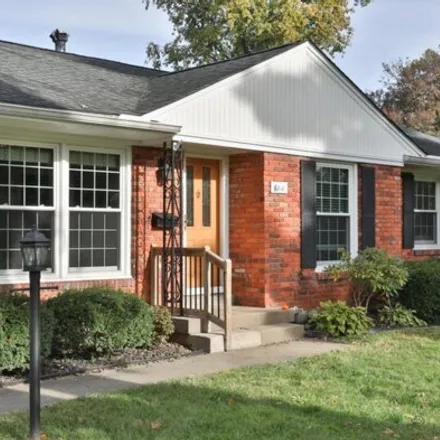Image 1 - 6811 Greenlawn Road, Manor Creek, Jefferson County, KY 40222, USA - House for rent
