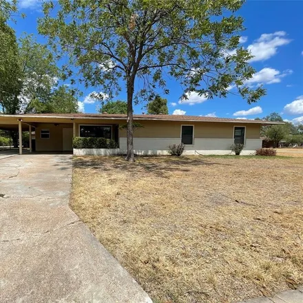 Image 2 - 117 Bell Street, Coleman, TX 76834, USA - House for sale