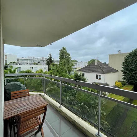 Rent this 3 bed apartment on 25 Rue du Général de Gaulle in 93360 Neuilly-Plaisance, France