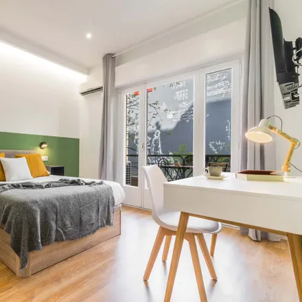 Rent this 7 bed room on Edificio Odiseus in Travessera de Gràcia, 08001 Barcelona
