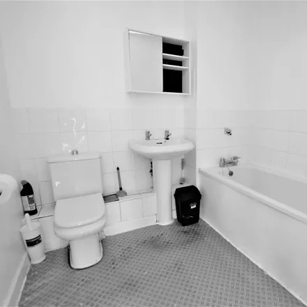 Image 4 - Monarch Way, London, IG2 7NY, United Kingdom - Apartment for rent