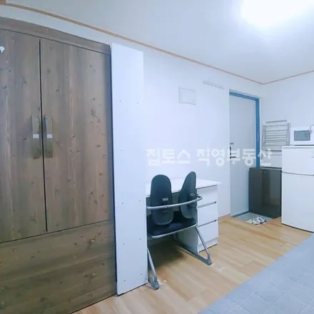 Rent this studio apartment on 서울특별시 관악구 신림동 244-26