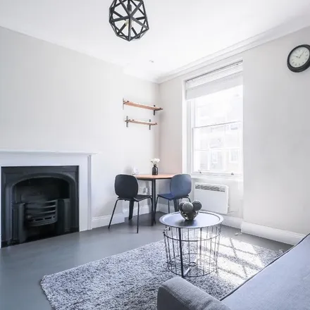 Rent this 1 bed townhouse on 59 Balcombe Street in London, NW1 6HD