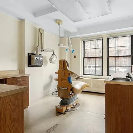 Image 4 - 90 8th Avenue, New York, NY 11215, USA - Apartment for sale