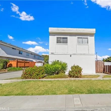 Buy this 1studio house on 7851 Glencoe Avenue in Boulevard Gardens, Huntington Beach