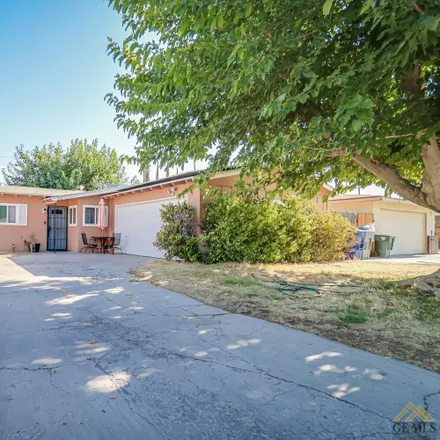 Buy this 3 bed house on 3713 Sechrest Avenue in Bakersfield, CA 93309