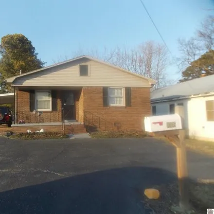 Buy this 3 bed house on 1006 West State Line Street in Fulton, KY 42041