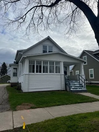Buy this studio house on 465 4th Street in Green Bay, WI 54304