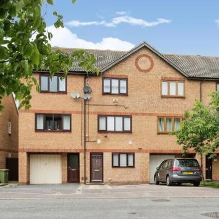 Buy this 3 bed townhouse on Chetwode Avenue in Monkston, MK10 9EH