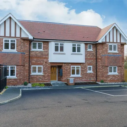 Rent this 2 bed apartment on Templeside Gardens in High Wycombe, HP12 3FQ
