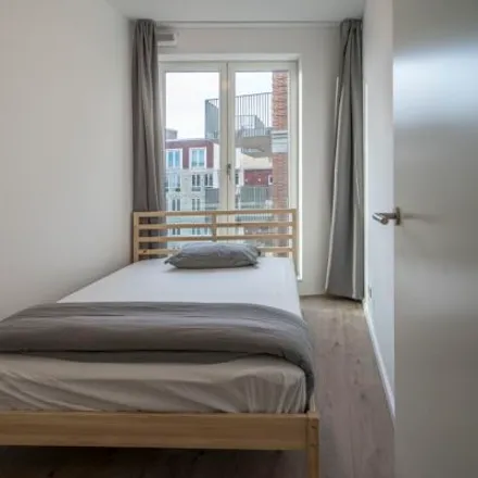 Rent this 3 bed room on Sint-Petrus'-Bandenkerk in Hartveldseweg, 1111 BG Diemen