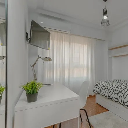Rent this 6 bed room on Institut d'Educació Secundària Comarcal in Avenida de María Ros, 46100 Burjassot