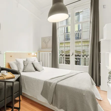 Rent this 9 bed room on Luigi in Via Laietana, 41