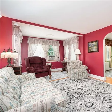 Image 4 - 433 Newfield Street, Newfield Heights, Middletown, CT 06457, USA - Townhouse for sale