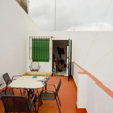 Rent this 2 bed apartment on Calle Ruiz de Alarcón in 41018 Seville, Spain