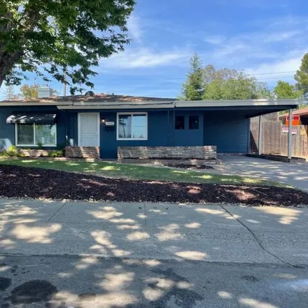 Buy this 3 bed house on Twain School Park in 22nd Avenue, Sacramento