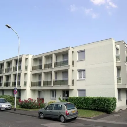 Rent this 1 bed apartment on 55 Rue Docteur Vigenaud in 63000 Clermont-Ferrand, France