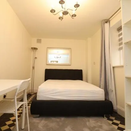 Rent this studio house on 22 Woodstock Terrace in Canary Wharf, London