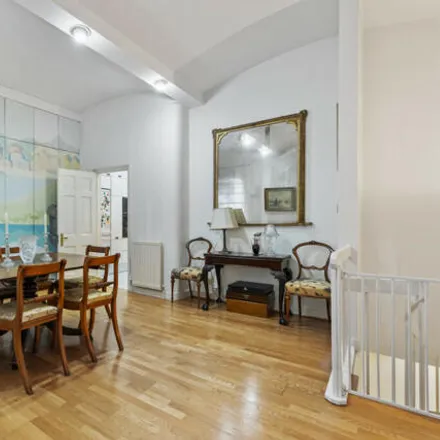 Image 7 - 5 Ennismore Gardens Mews, London, SW7 1HY, United Kingdom - Townhouse for sale