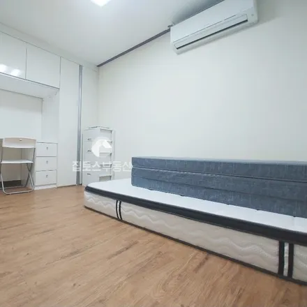 Rent this studio apartment on 서울특별시 관악구 신림동 1437-22