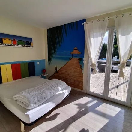 Rent this 5 bed house on 33740 Arès