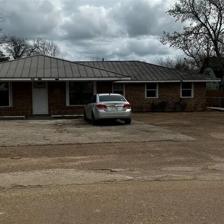 Buy this 5 bed house on 201 Howard Avenue in Crockett, TX 75835