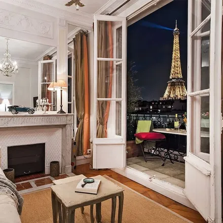 Rent this 3 bed apartment on Paris