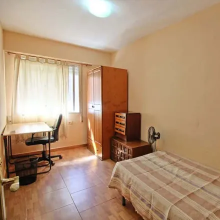 Rent this 4 bed room on distrito 21 in Carrer de Polo i Peyrolón, 21