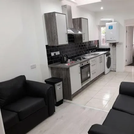 Rent this 6 bed townhouse on 9 Winnie Road in Selly Oak, B29 6JU