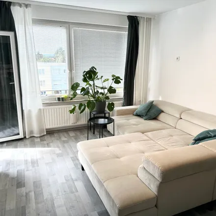 Rent this 2 bed apartment on Hohenrode 5 in 30880 Laatzen, Germany