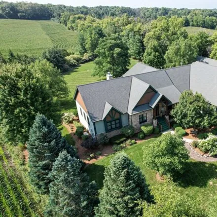 Image 3 - W256S10400 Sandhill Ridge Rd, Wisconsin, 53149 - House for sale