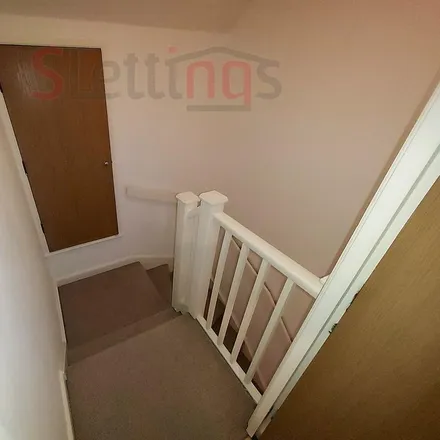 Image 7 - 14a Rickard Close, The Hyde, London, NW4 4XH, United Kingdom - Townhouse for rent