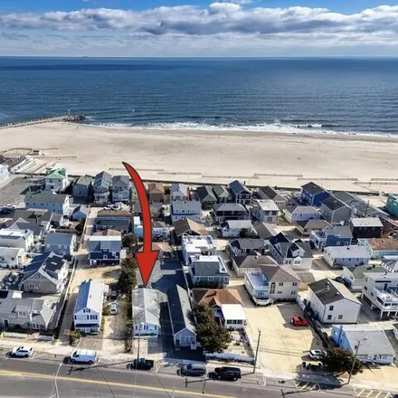 Buy this 3 bed house on Franklin Way in Point Pleasant Beach, NJ 08730