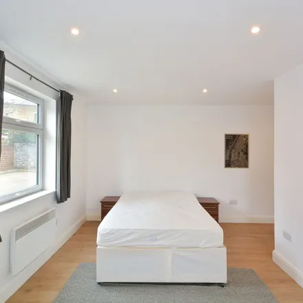 Image 7 - Texryte House, Balmes Road, London, N1 5EY, United Kingdom - Apartment for rent