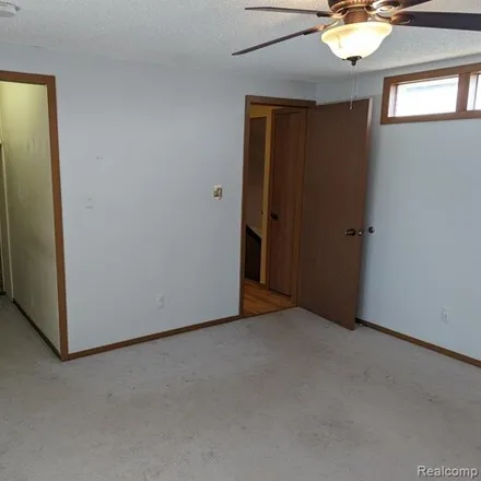 Image 6 - 4972 Universal Street, Waterford Township, MI 48329, USA - House for rent