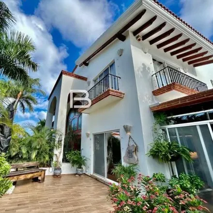 Rent this 3 bed house on Avenida Paraíso in Isla Dorada, 75500 Cancún