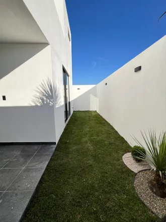 Image 3 - unnamed road, Lomas de Angelópolis, 72830 Distrito Sonata, PUE, Mexico - House for sale