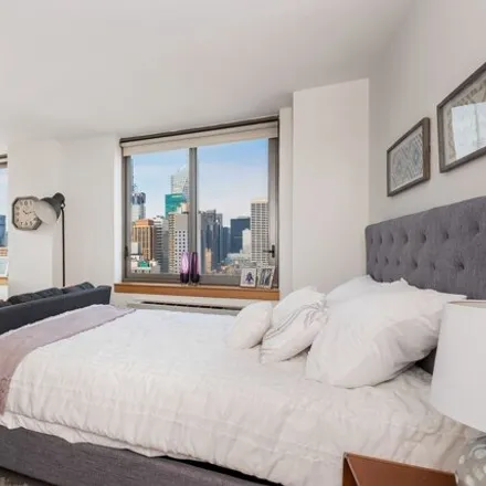 Rent this studio house on The Magellan in 35 West 33rd Street, New York