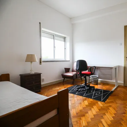 Rent this 4 bed room on Escola Básica 1 Alice Vieira in Rua Vila de Catió, 1800-077 Lisbon