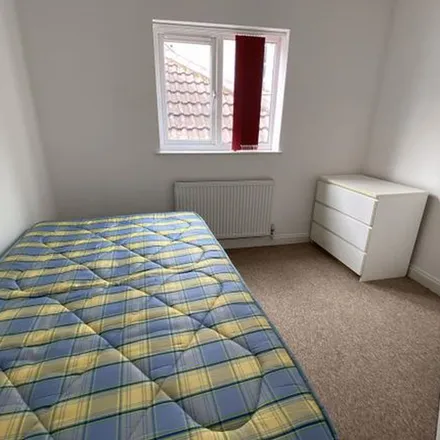 Rent this 4 bed apartment on 27 Sandbed Road in Bristol, BS2 9XJ
