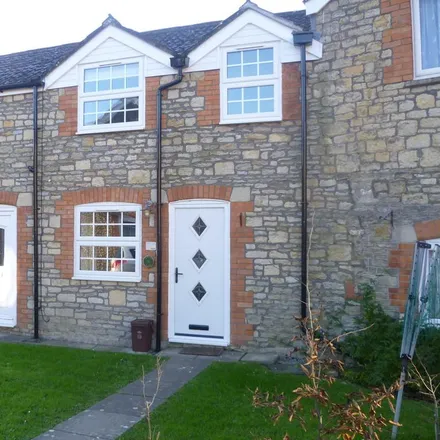 Rent this 2 bed townhouse on Viney's Yard in Bruton, BA10 0EU