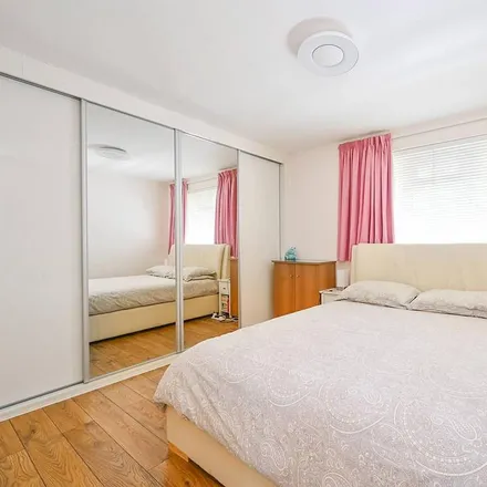 Image 7 - Sandgate House, Queen's Walk, London, W5 1TN, United Kingdom - Apartment for rent