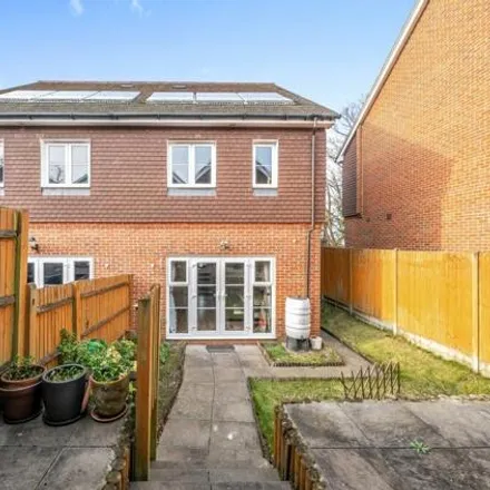 Image 4 - Downsedge Terrace, Guildford, GU1 2SS, United Kingdom - Townhouse for sale