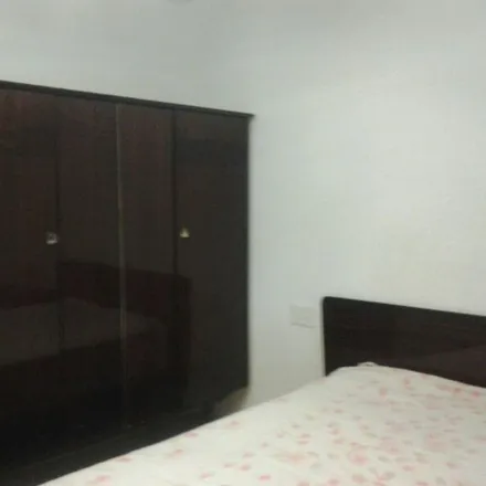 Rent this 3 bed apartment on Farmacia Sanjuan - Vidal C.B. in Avinguda d'Alcoi / Avenida de Alcoy, 10