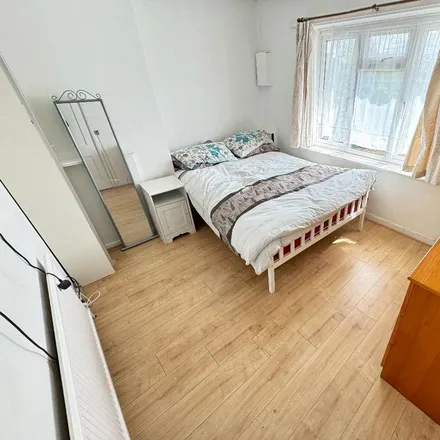 Rent this 1 bed room on Queens Gardens in London, TW5 9DB